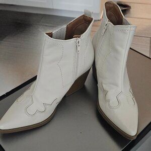 Contrasting Stich, Western ankle women boots, cream, size 6M, Indigo Rd, Alydia